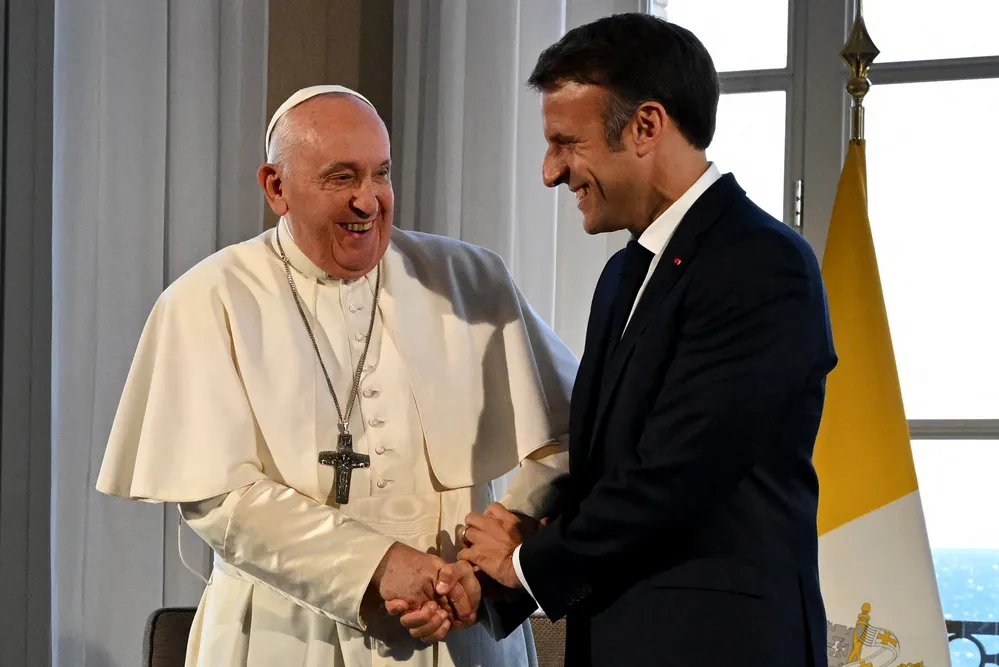 EL OBJETIVO FOTO PAPA FRANCISCO MACRON TELAM