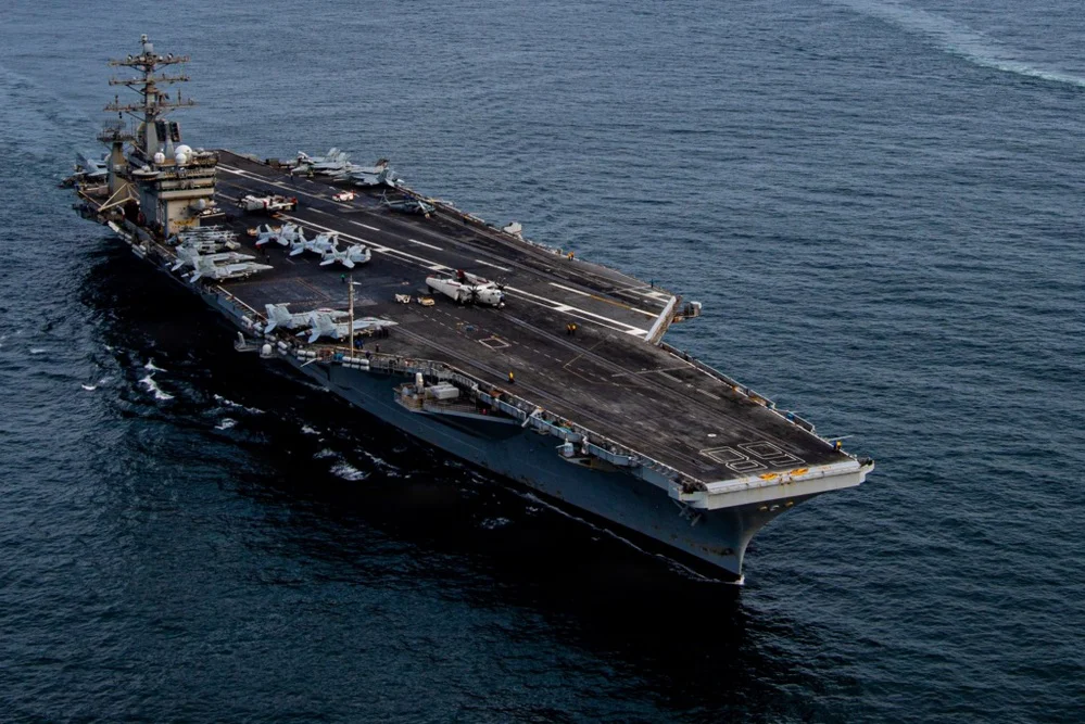 EL OBJETIVO FOTO PORTAAVIONES NIMITZ EMBAJADA EEUU