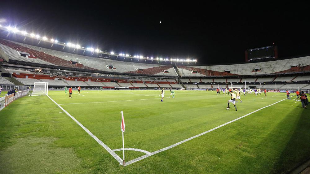 cancha de river vacía