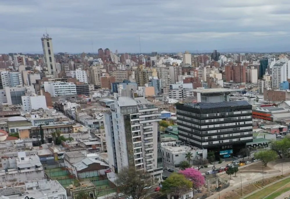 EL OBJETIVO FOTO CIELO NUBLADO CBA 1