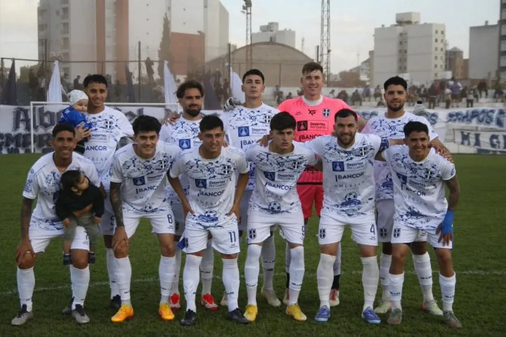 EL OBJETIVO FOTO ATENAS RC X ATENAS DE RIO CUARTO