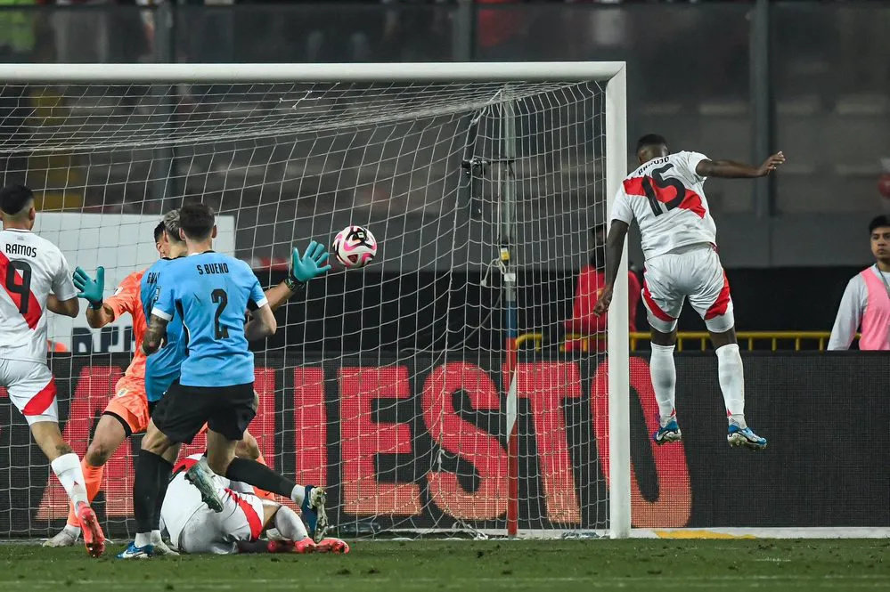 EL OBJETIVO FOTO ELIMINATORIAS PERU URUGUAY X PERU