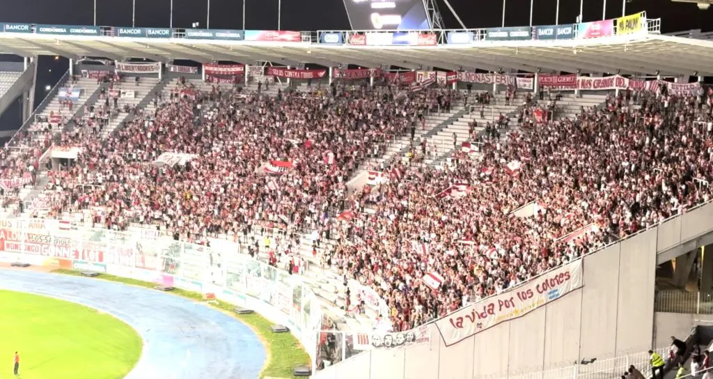 hinchada de Estudiantes