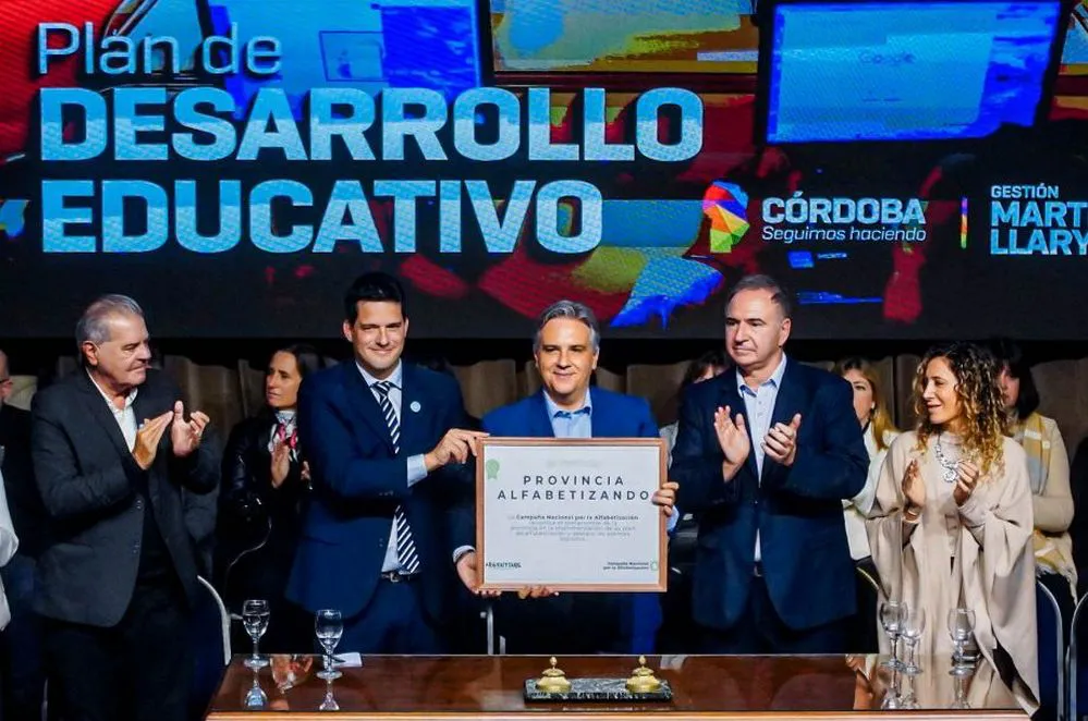 EL OBJETIVO FOTO ARGENTINOS POR LA EDUCACION RECONOCIMIENTO