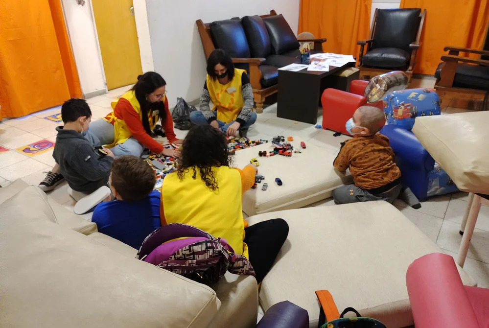 EL OBJETIVO FOTO ASOCIACION CIVIL SOLES Copia de Jugando en el piso