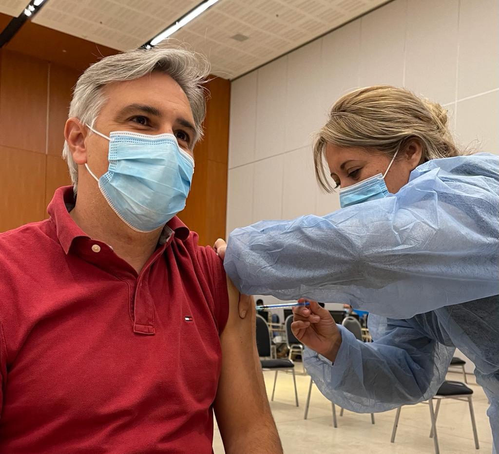 Llaryora campaña de vacunación coronavirus córdoba