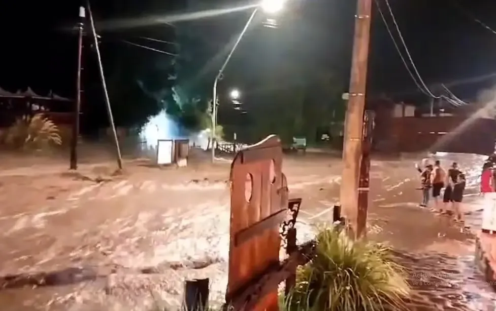 crecida del arroyo en villa general belgrano