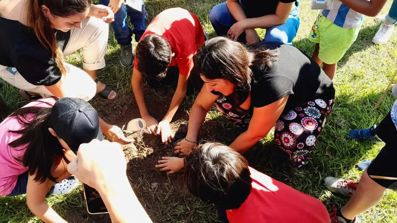  plantaron árboles por el Mes de la Memoria