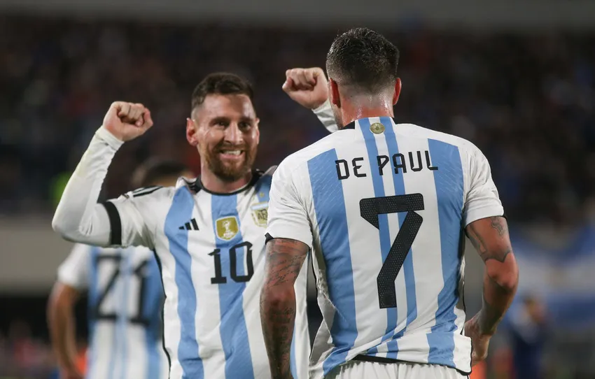 messi-de paul-gol-argentina-ecuador_ NA