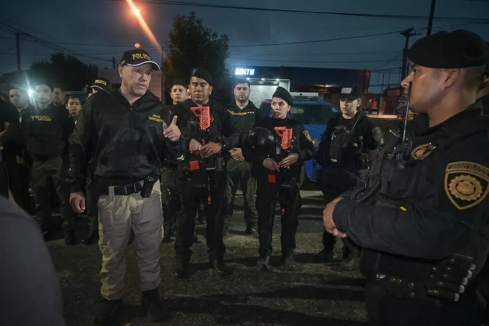 EL OBJETIVO FOTO ALLANAMIENTOS CBA 080126