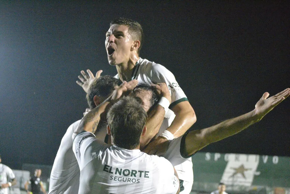 EL OBJETIVO FOTO SPORTIVO BELGRANO FESTEJO