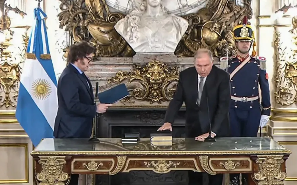 Gerardo Werthein y Milei juramento