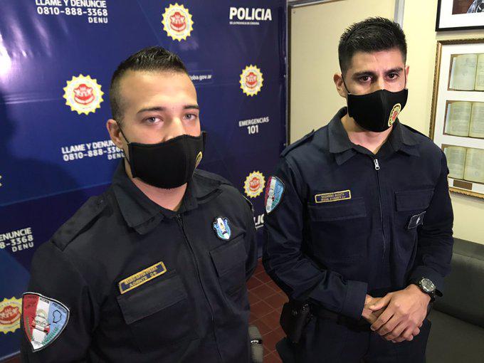 Policías