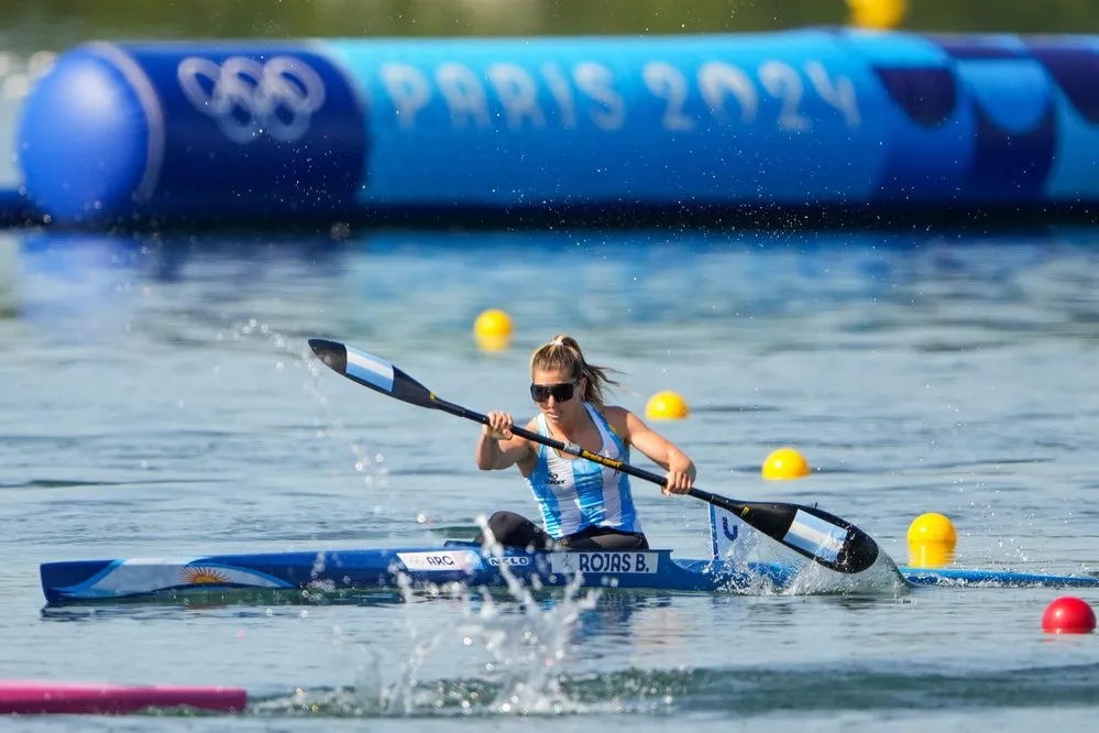 EL OBJETIVO FOTO BRENDA ROJAS KAYAK X COA