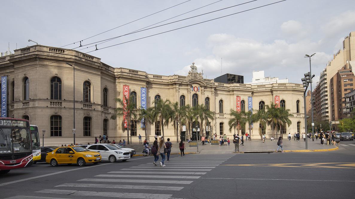 fachada patio olmos