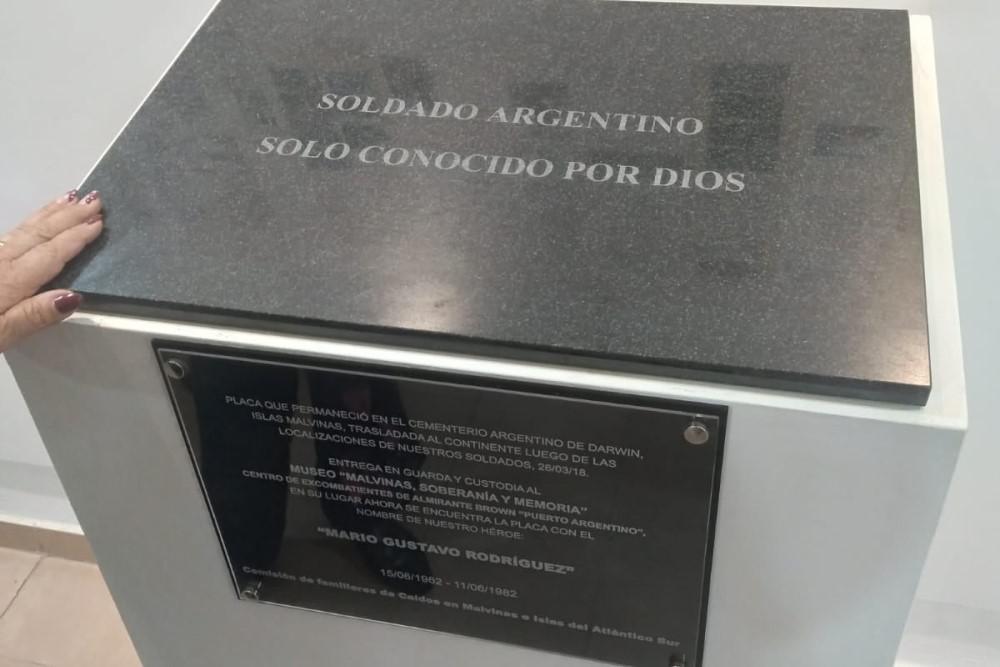 Placa Caido en malvinas
