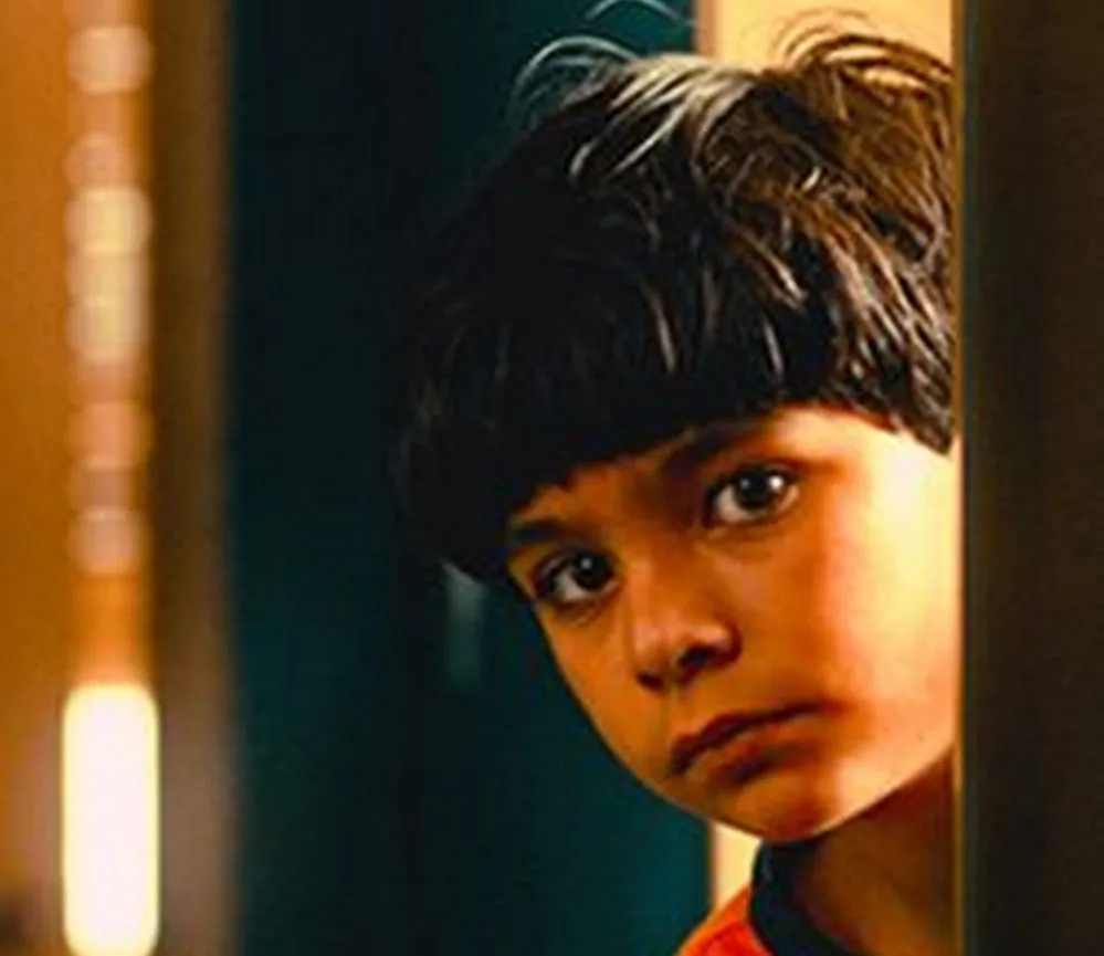 EL OBJETIVO FOTO CINECLUB MUNICIPAL una-casa-con-dos-perros-250x350-1