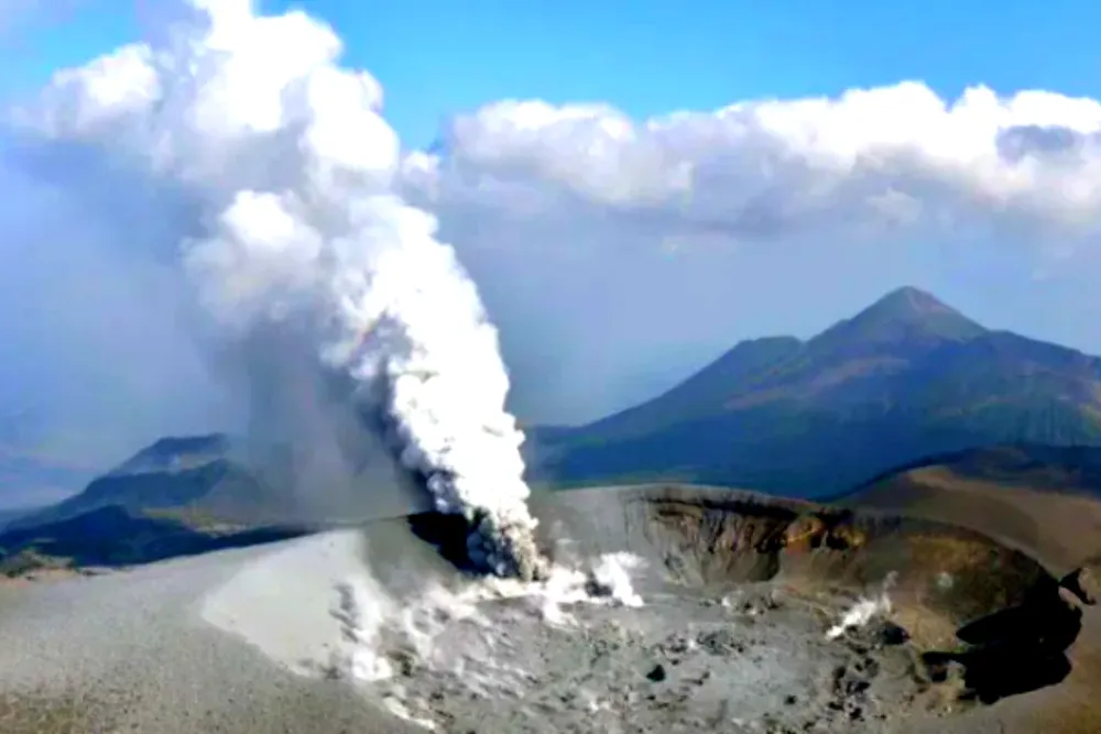monte Shinmoe volcán Japón