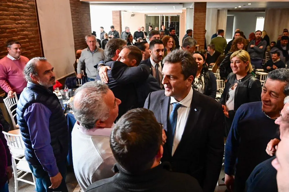 EL OBJETIVO FOTO MASSA REUNION CON INTENDENTES