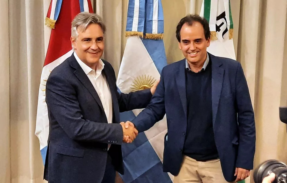 EL OBJETIVO FOTO LLAMOSAS Firma de Convenio Llaryora-Llamosas (7)