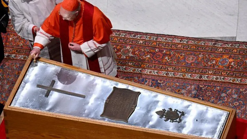féretro-papa-Francisco-cierre_ vaticannews
