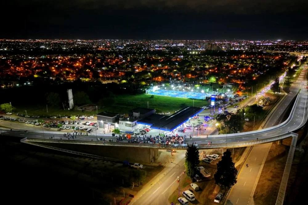 Llaryora inauguró el altonivel de Valle Escondido 3