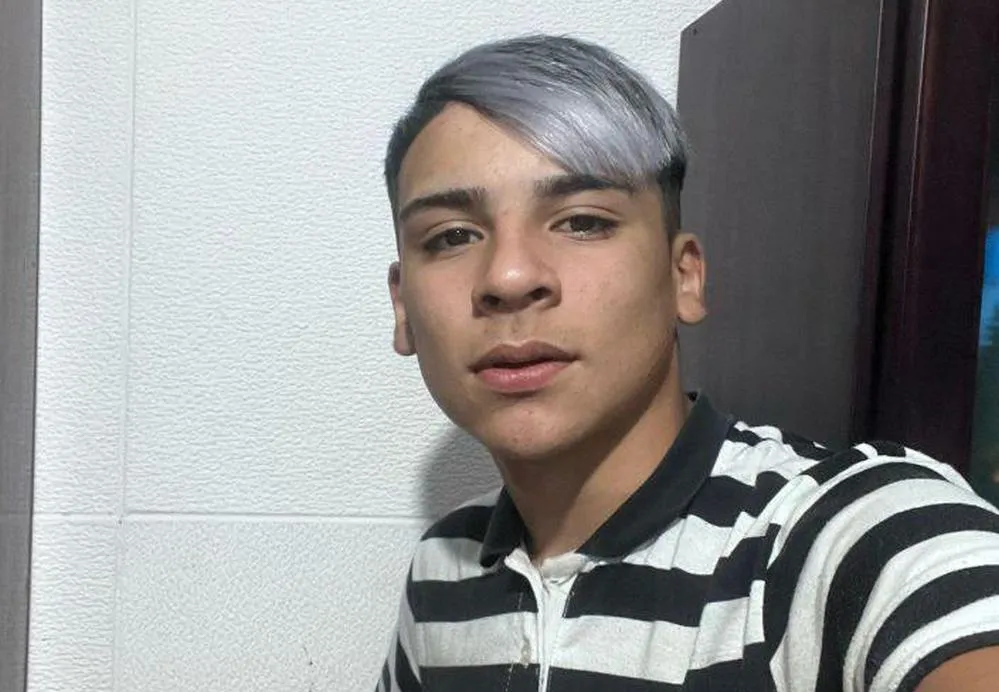 EL OBJETIVO FOTO MENOR PEDIDO PARADERO 9525