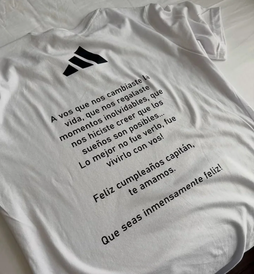 a-vos-que-nos-cambiaste-la-vida-la-epica-camiseta-y-dedicatoria-de-los-jugadores-de-la-seleccion-a-messi-D2M6R4DTQJBRFAC57M3FA4PAD4