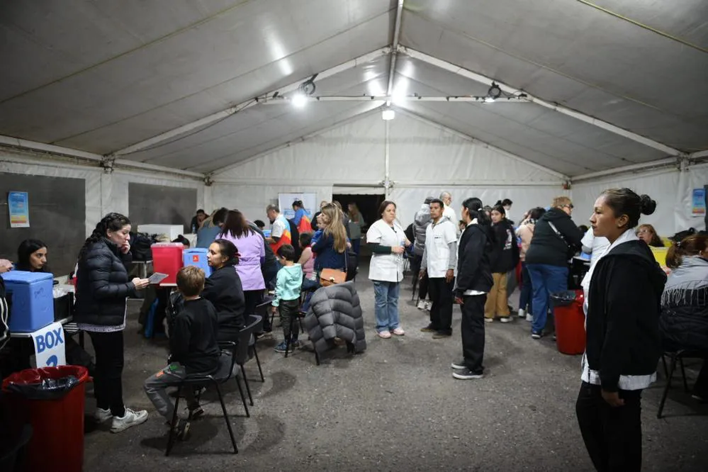 EL OBJETIVO FOTO CBA NOCHE DE LAS VACUNAS 2024 3