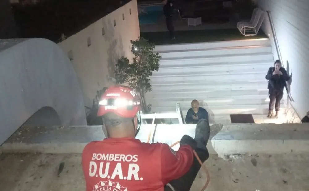hombre-cayo-edificio