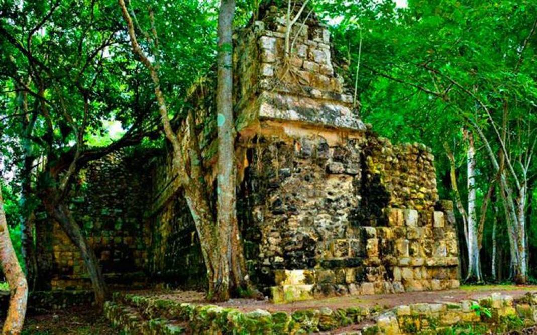 Kuluba_Yucatan_palacio-1
