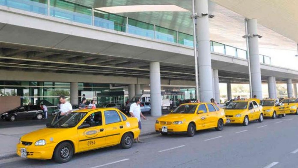 taxis-colectivos-transporte-aeropuerto-cordoba-desinfeccion-coronavirus