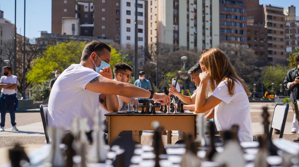 Eco-Ajedrez-Plaza-de-la-intendencia-04_ Prensa Municipalidad