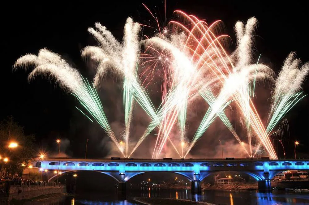 REGION OBJETIVO FOTO VILLA CARLOS PAZ FUEGOS AÑO NUEVO