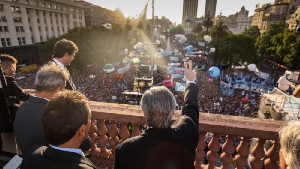 Plaza de mayo alberto fernandez