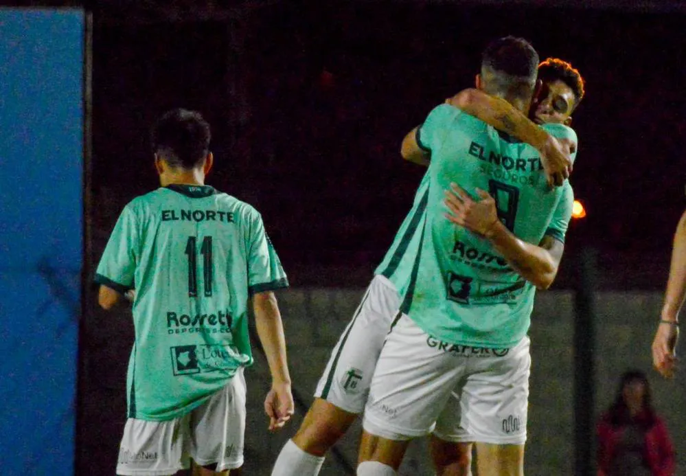 EL OBJETIVO FOTO SPORTIVO BELGRANO INDEPENDIENTE CHIVILCOY ARCHIVO