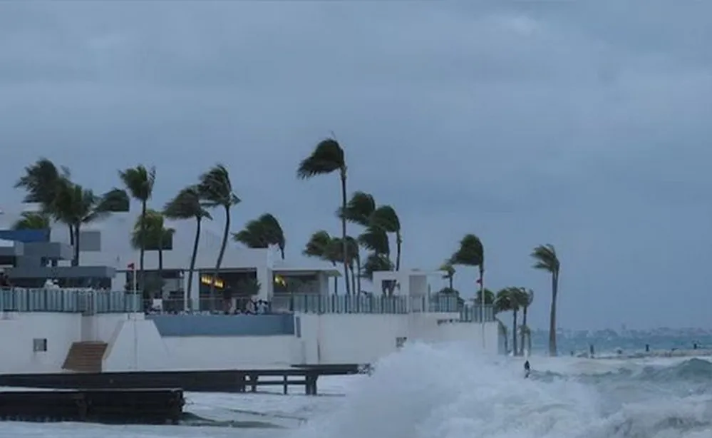 EL OBJETIVO FOTO HURACAN HELENE X