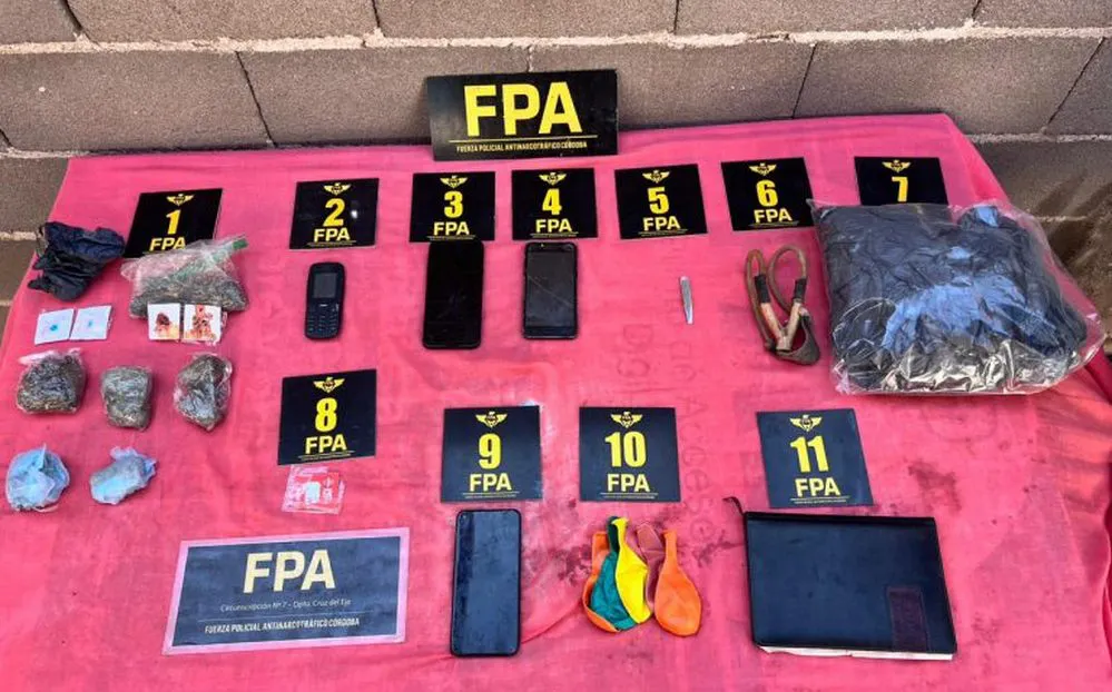 EL OBJETIVO FOTO FPA CRUZ DEL EJE DELIVERY CARCEL GOMERA 2