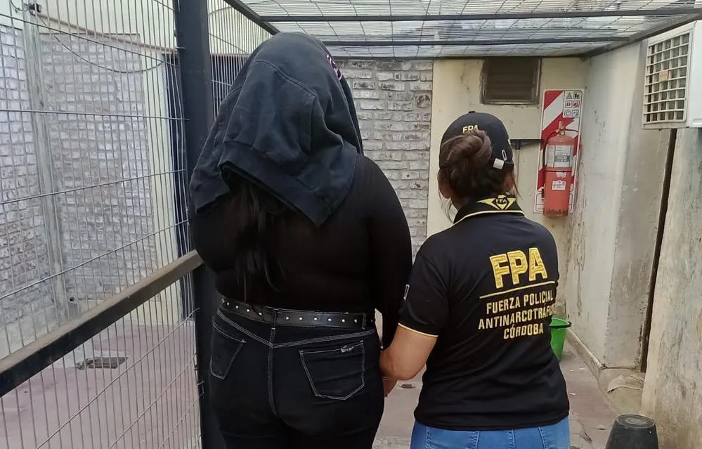 EL OBJETIVO FOTO MUJER DETENIDA FPA