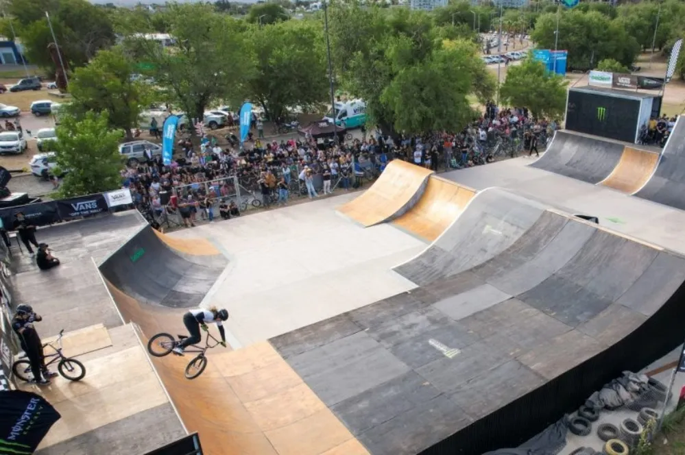 EL OBJETIVO FOTO BMX KEMPES Conquering-BMX-2