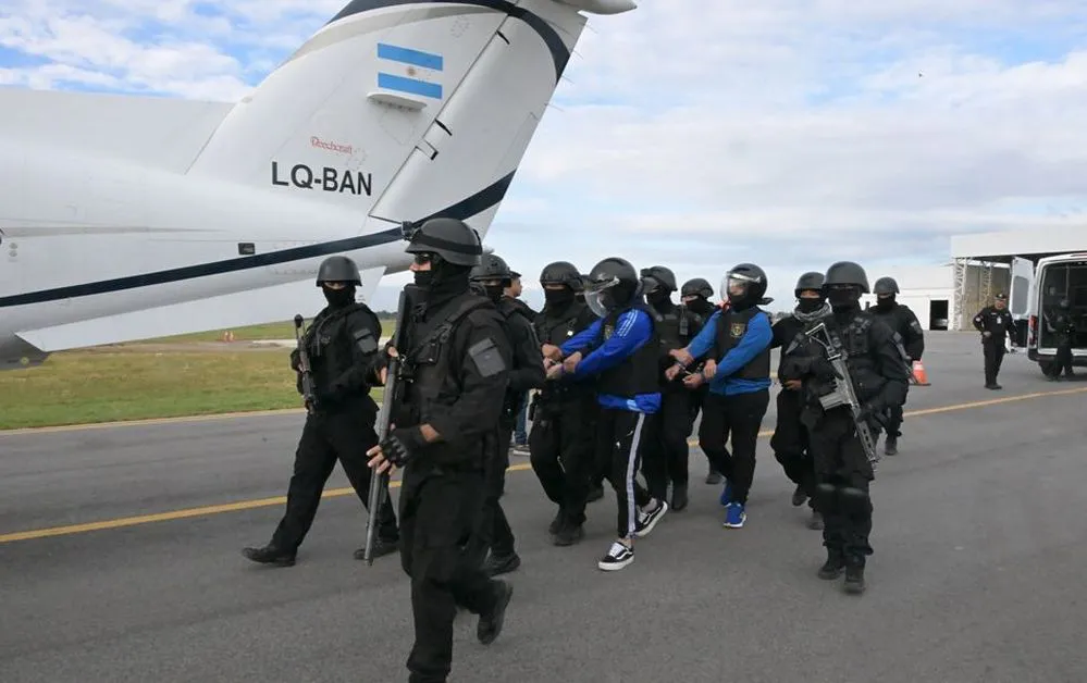 EL OBJETIVO FOTO TRASLADO DE PRESOS