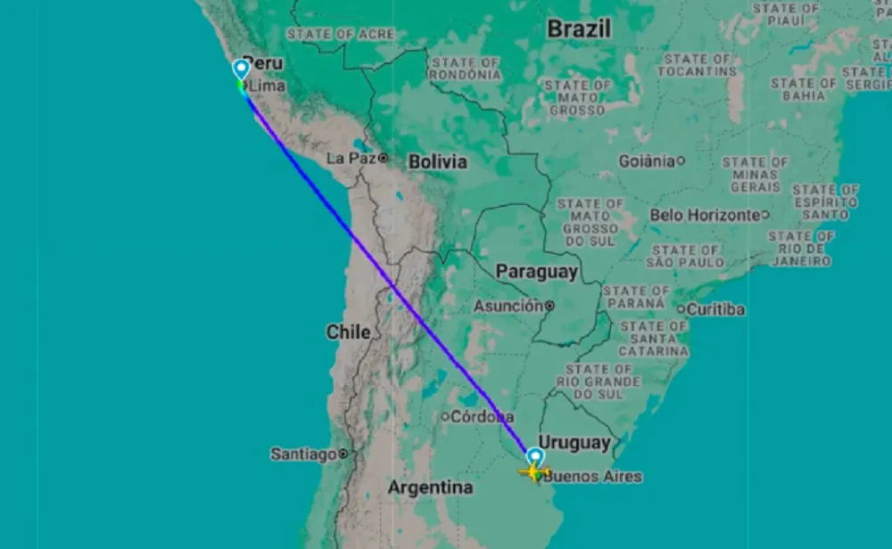 Milei en Lima en su viaje a Estados Unidos