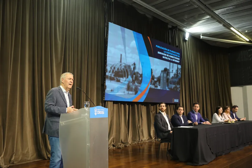 EL OBJETIVO FOTO SCHIARETTI CONECTIVIDAD SATELITAL 1