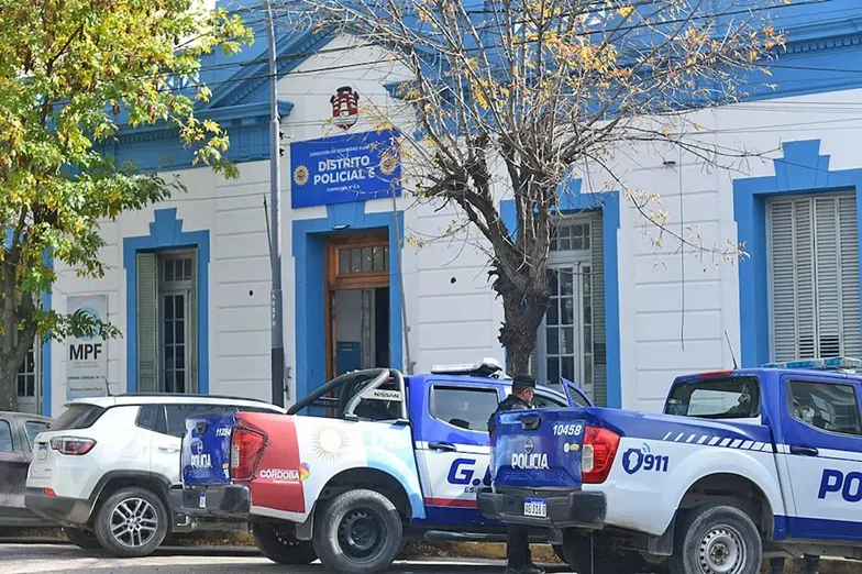 policía