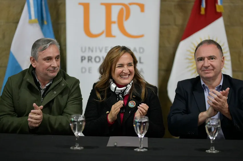 Prunotto-Cruz-del-eje_ prensa Legislatura