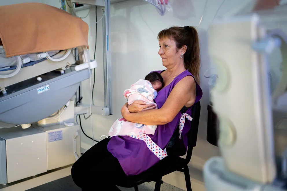 abrazadoras en la Nueva Maternidad