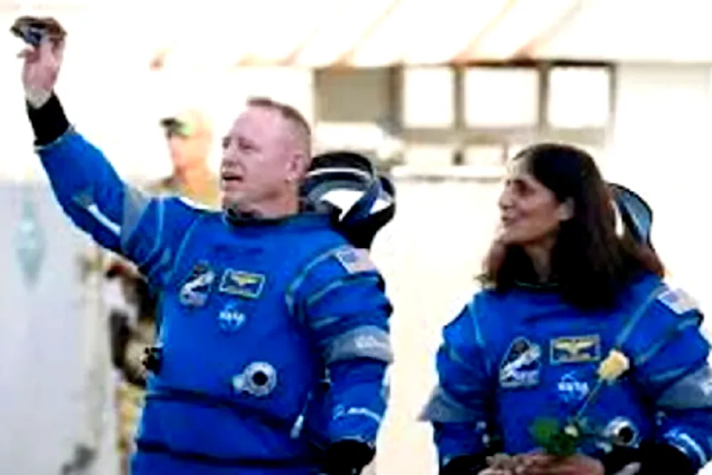 Astronautas vuelta a tierra