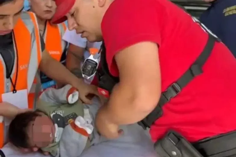 policías asistieron a un bebé