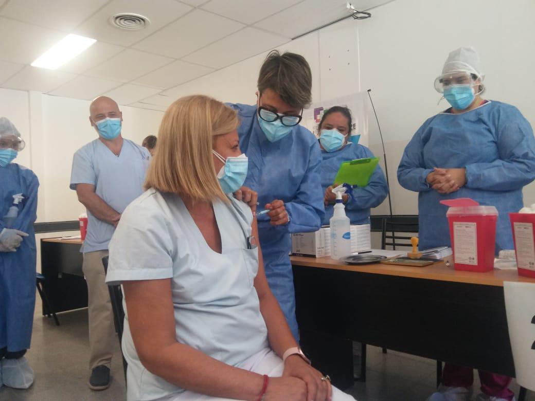 primera médica en vacunarse