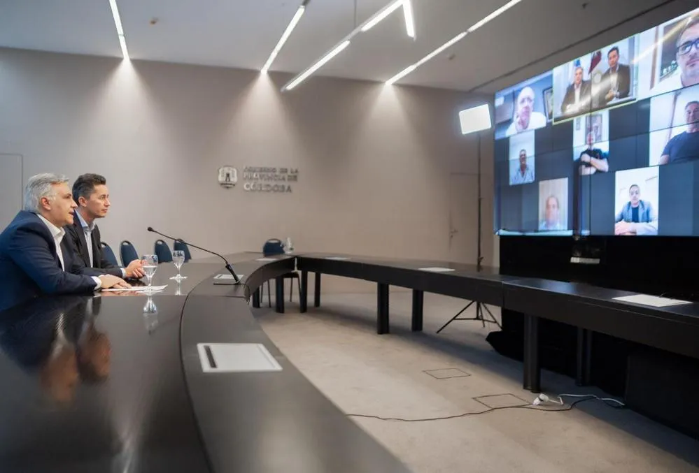 EL OBJETIVO FOTO LLARYORA ZOOM INTENDENTES ATN